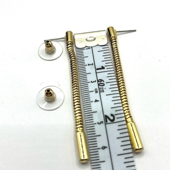 Gold Tone Long Chain Pierced Earrings 2 1/2” Minimalist Stunning - Picture 3 of 6